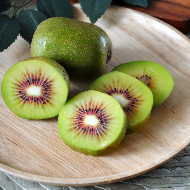 Kiwi rustique ‘Ken's Red’ ( Actinidia arguta ‘Ken's Red’)