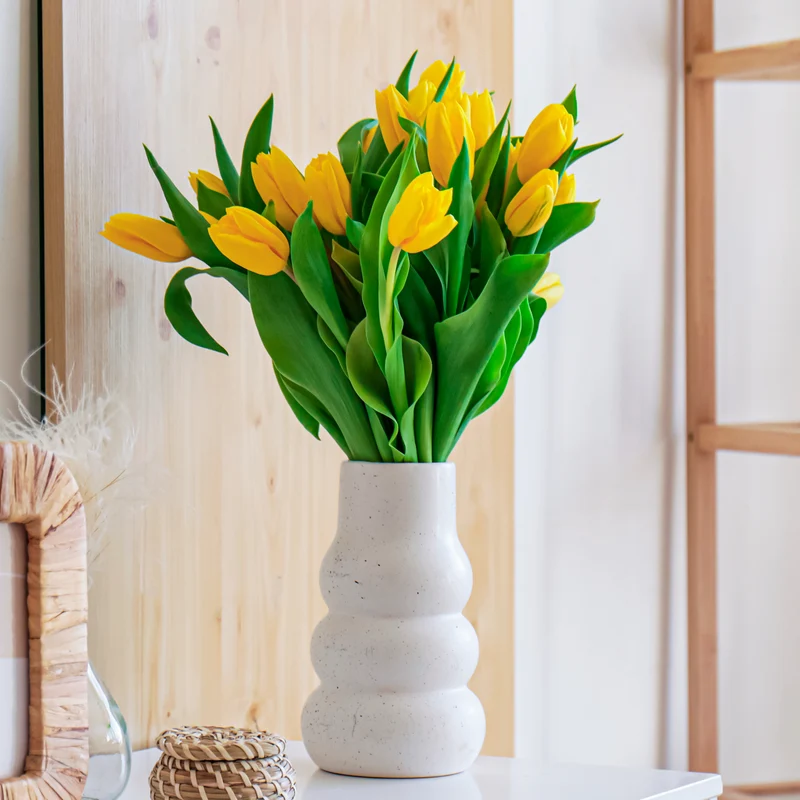 5 Tulipes longues tiges jaunes