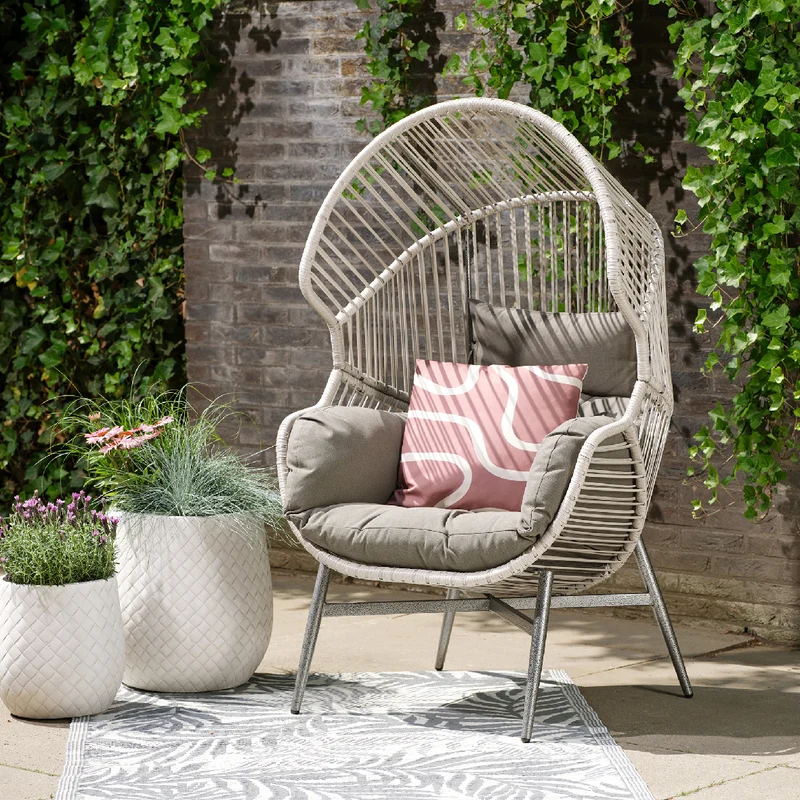 Chaise œuf en rotin gris – Collection Fermo