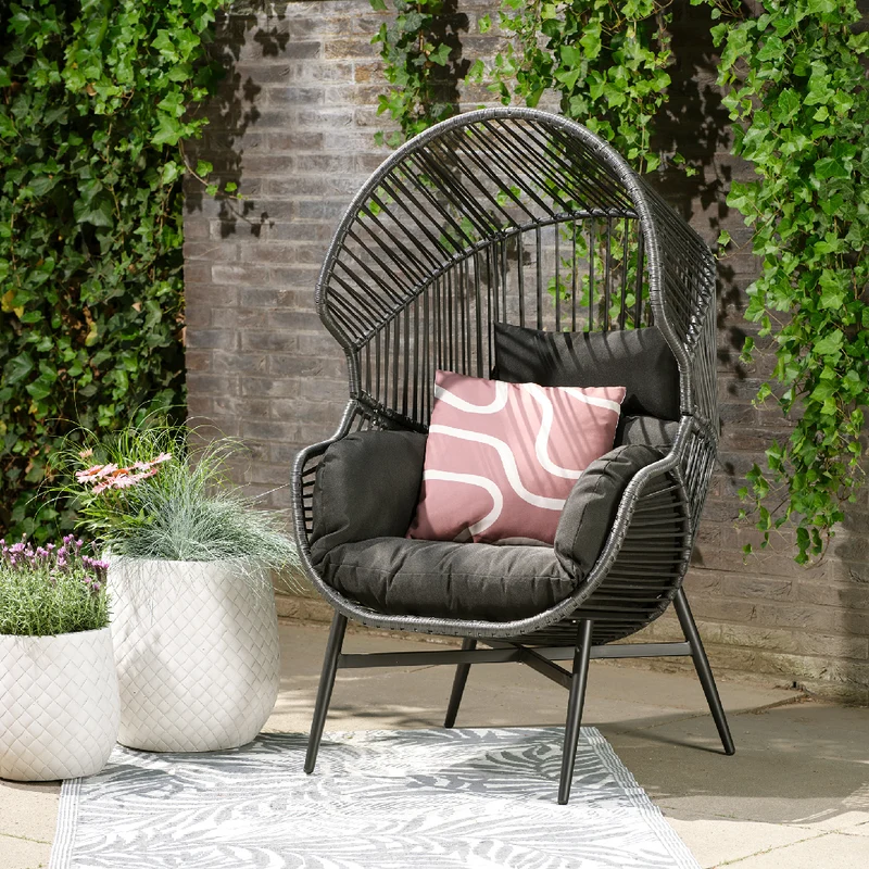 Chaise œuf en rotin noir – Collection Fermo
