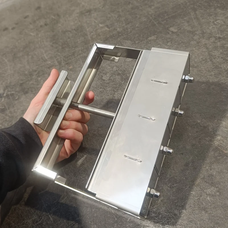 PRESSE-MOTTES INOX - 4 MOTTES